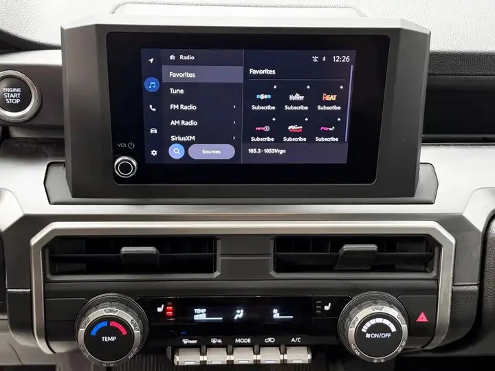 Toyota 4runner 4WD | 7 Pass | CarPlay | Камера | 2.4L Turbo, снимка 12 - Автомобили и джипове - 54047345