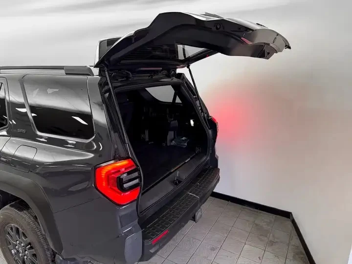 Toyota 4runner 4WD | 7 Pass | CarPlay | Камера | 2.4L Turbo, снимка 4 - Автомобили и джипове - 54047345