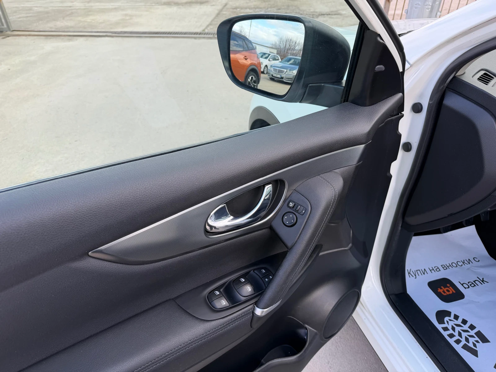 Nissan Qashqai 1.2i PANORAMA* Key less* 360 Camera*  - изображение 8