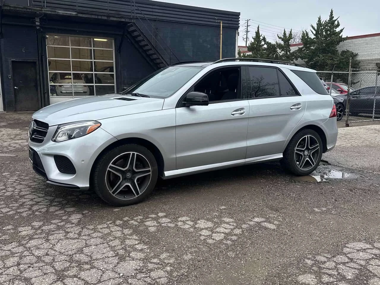 Mercedes-Benz GLE 400 | DISTRONIC | 360 | HARMAN KARDON | ПАНОРАМА | , снимка 2 - Автомобили и джипове - 54385403