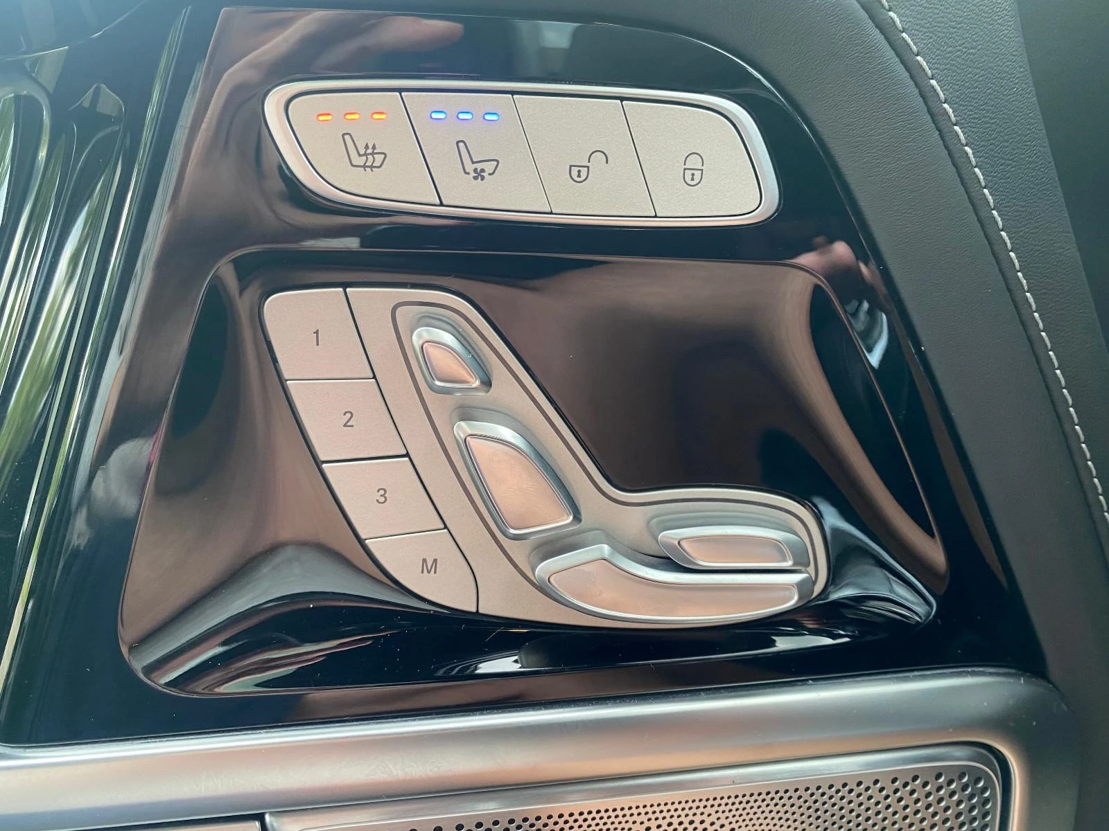 Mercedes-Benz G 63 AMG * NEW MODEL* MANUFAKTUR* CARBON* BURMESTER* 360* , снимка 11 - Автомобили и джипове - 54909325