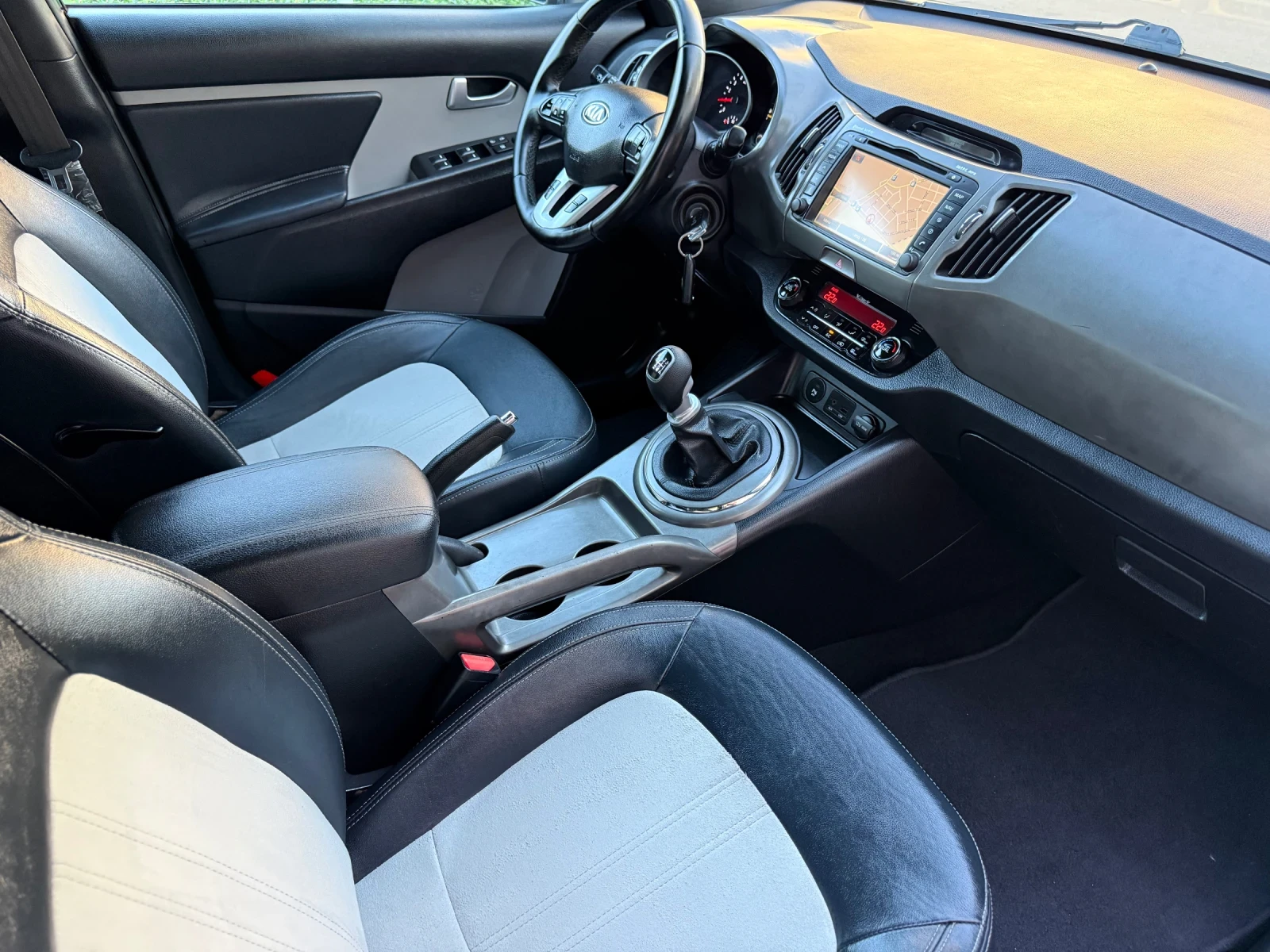 Kia Sportage 1.7crdi-116к.с Новия Фейс Камера Кожа Алкантара, снимка 13 - Автомобили и джипове - 54979158