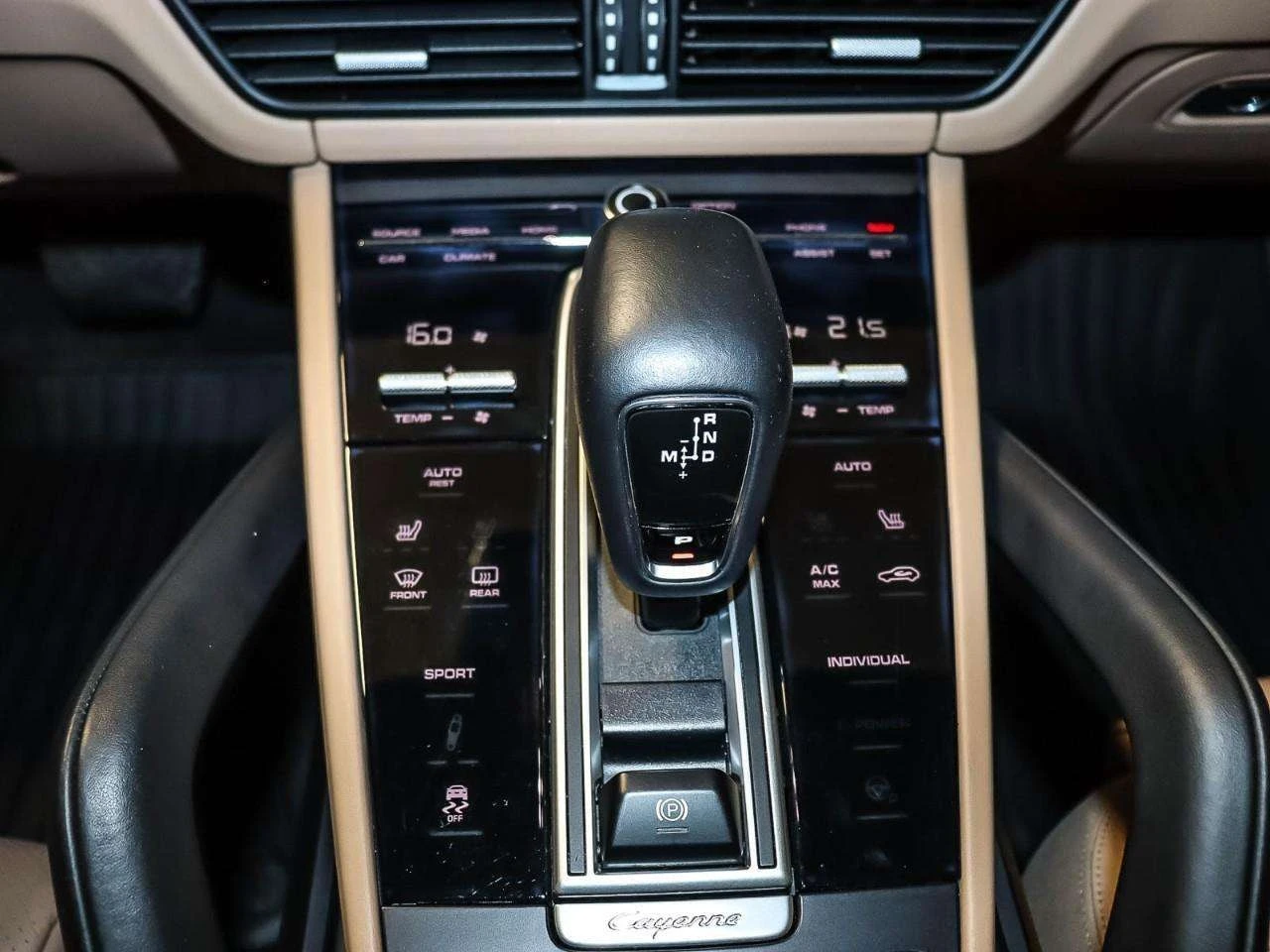 Porsche Cayenne * AWD * АВТОКРЕДИТ * ГЛАВНО ПРЕДСТАВИТЕЛСТВО, снимка 17 - Автомобили и джипове - 56083089