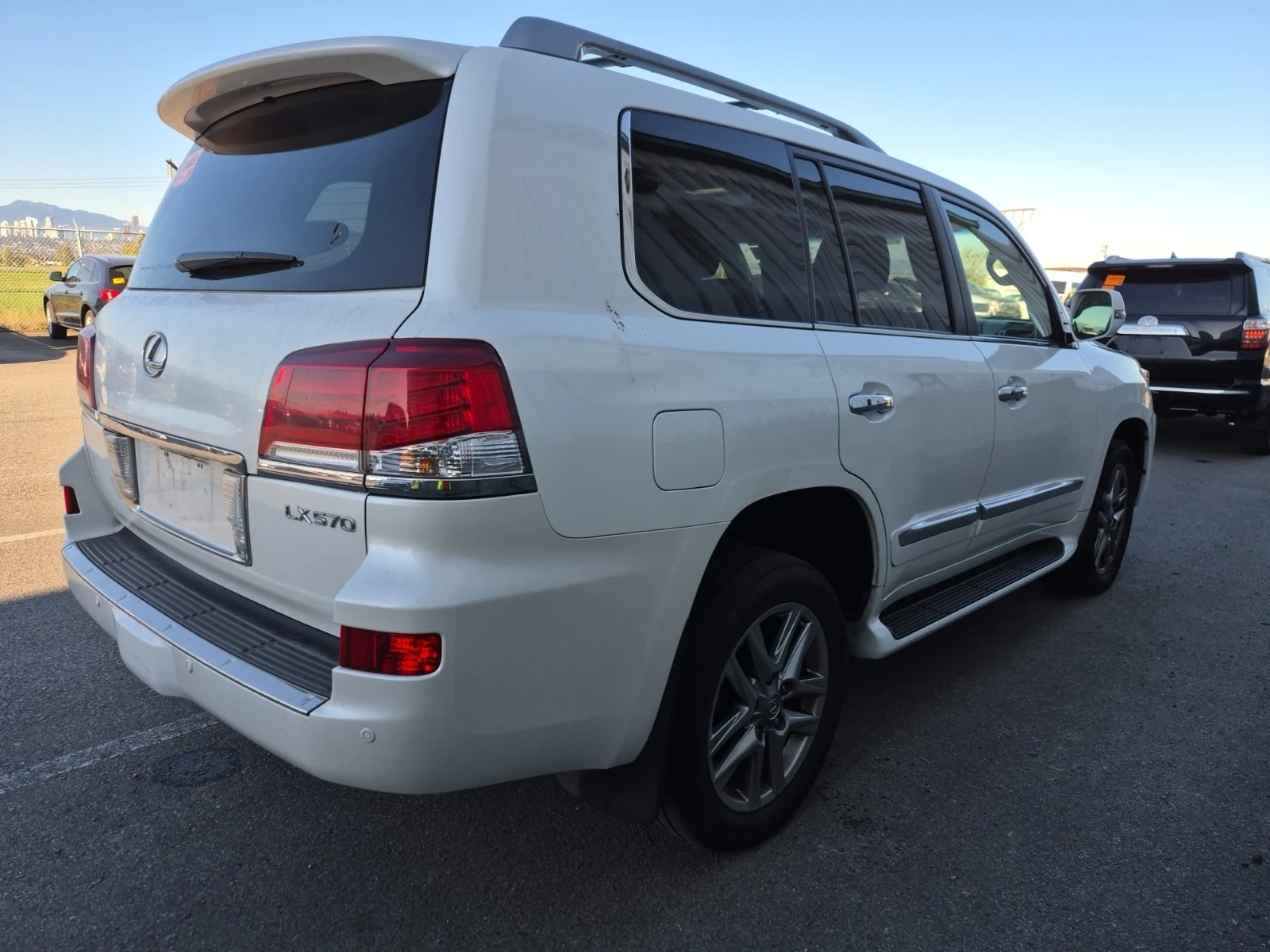 Lexus LX 570 5.7L  4WD 4DR / CARFAX /  | Mobile.bg � ����������� 3