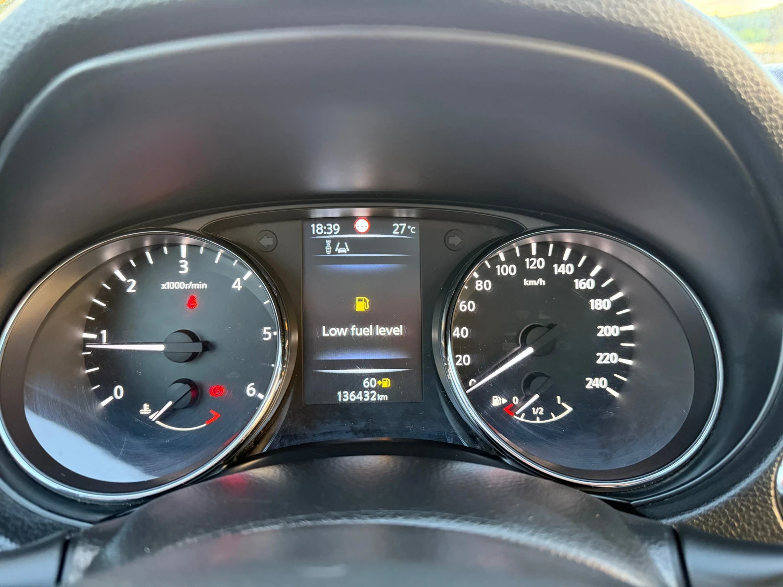 Nissan Qashqai 1.5dci/tekna/panorama/лизинг, снимка 11 - Автомобили и джипове - 56184278