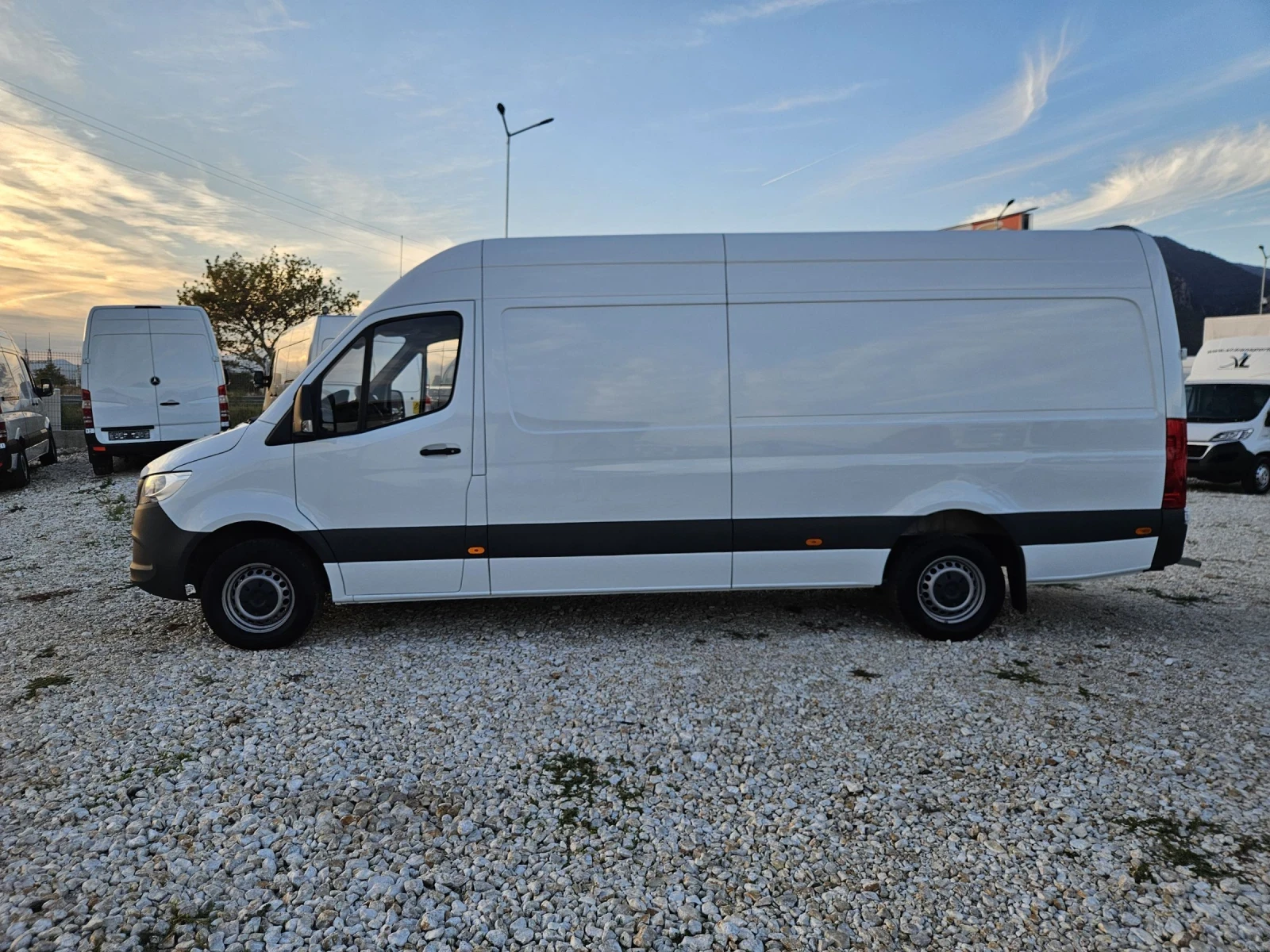 Mercedes-Benz Sprinter 316 Макси, Нави - изображение 2