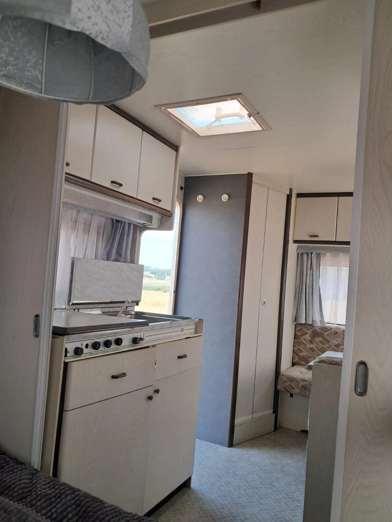 Каравана Hobby 420, снимка 3 - Каравани и кемпери - 52140647