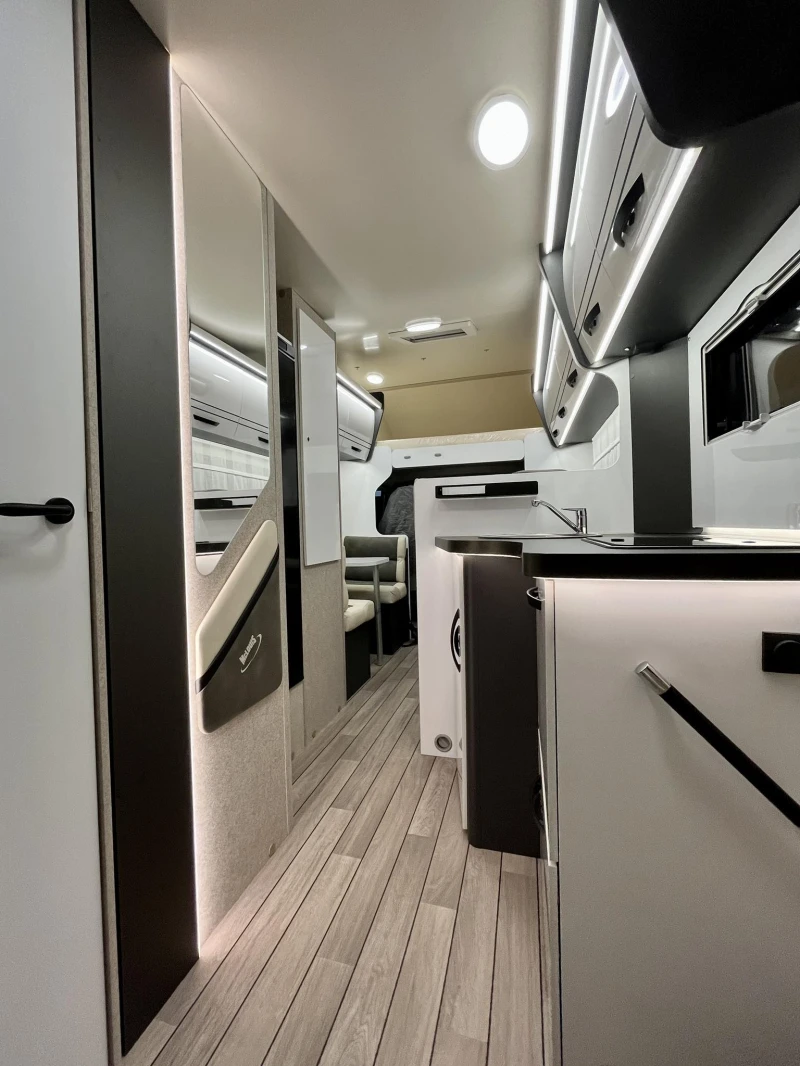 Кемпер McLouis Glamys 7 МЕСТА Ducato , снимка 4 - Каравани и кемпери - 51798428