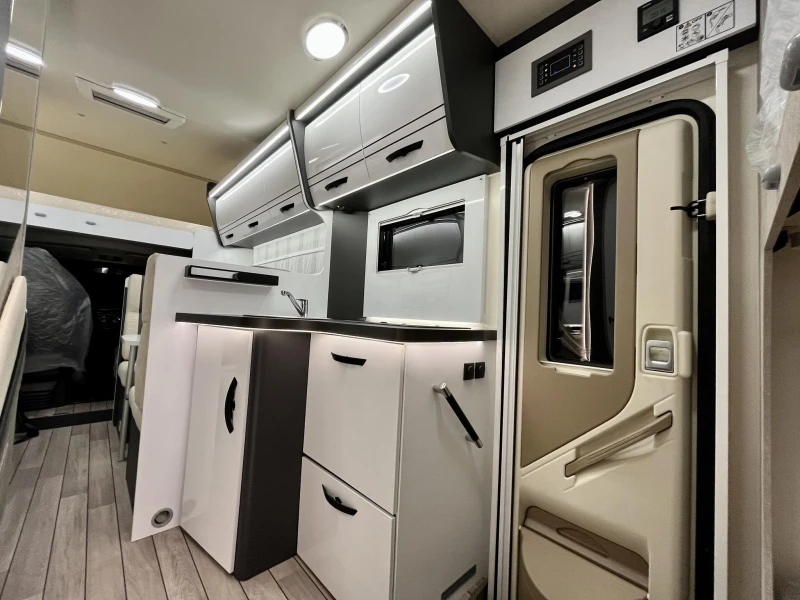 Кемпер McLouis Glamys 7 МЕСТА Ducato , снимка 5 - Каравани и кемпери - 51798428