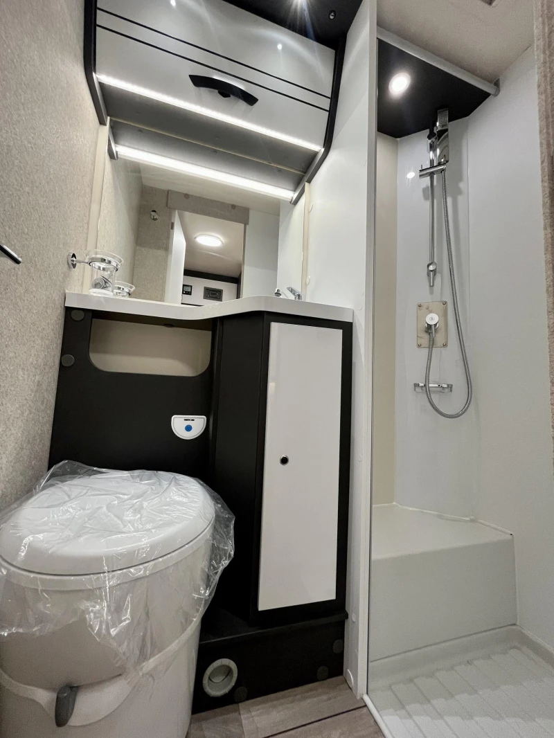 Кемпер McLouis Glamys 7 МЕСТА Ducato , снимка 6 - Каравани и кемпери - 51798428