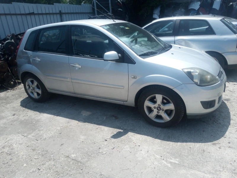 Ford Fiesta 1.4 TDCI, снимка 3 - Автомобили и джипове - 41443937