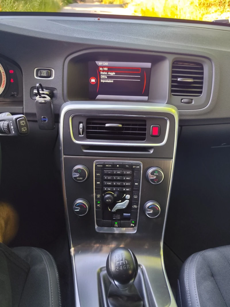 Volvo V60 D4 2.4D(163hp)(5-Цилиндъра)Momentum!Обслужен!!!, снимка 10 - Автомобили и джипове - 50774987