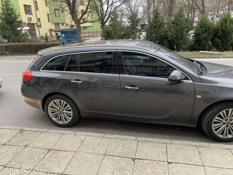 Opel Insignia, снимка 3 - Автомобили и джипове - 51934300