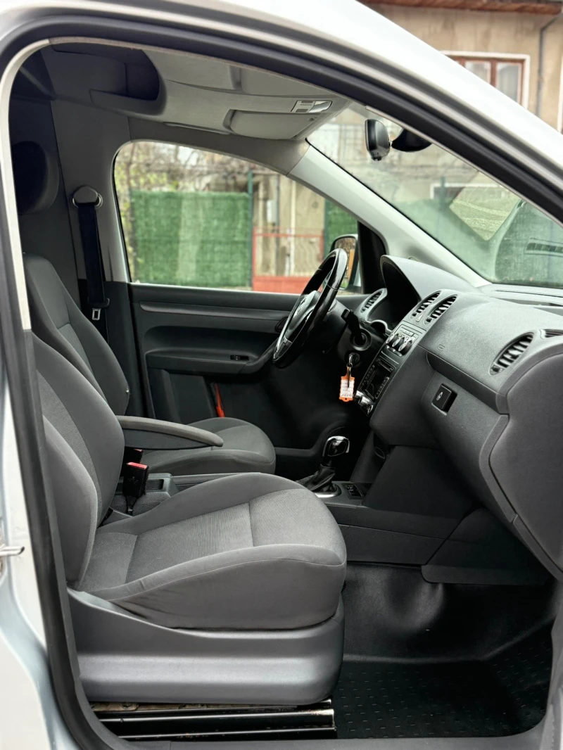 VW Caddy 1.6 TDI Maxi DSG, снимка 11 - Автомобили и джипове - 53088784