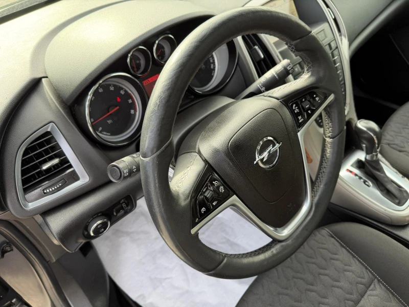 Opel Astra 1.6t/170k.c автоматик, снимка 8 - Автомобили и джипове - 53540188