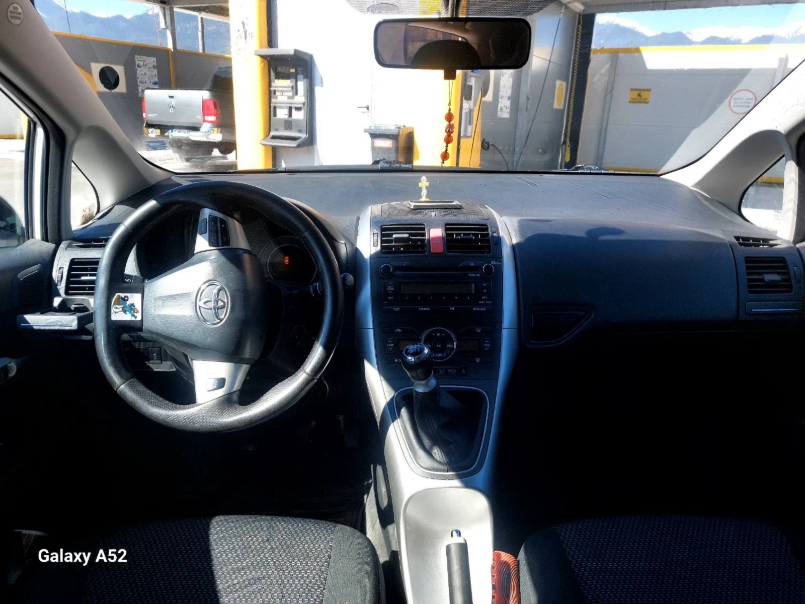 Toyota Auris 1.4 - изображение 7
