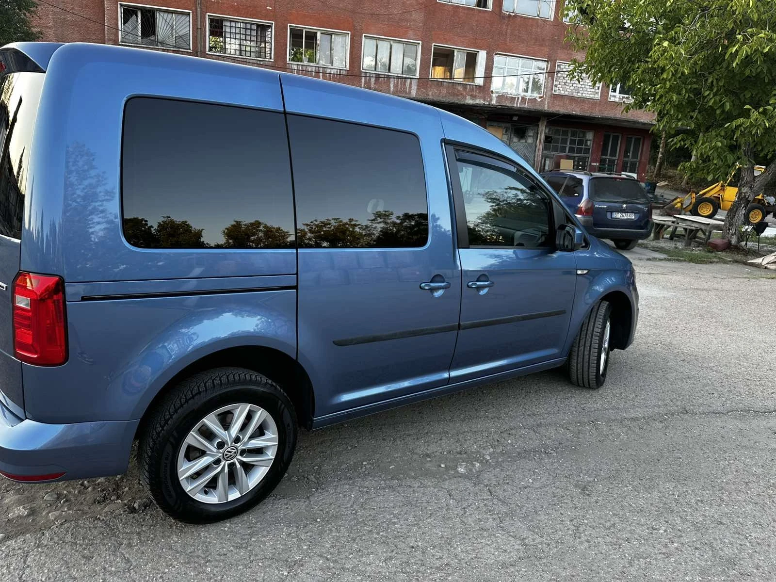 VW Caddy 1.4TGI ГАЗ - изображение 3