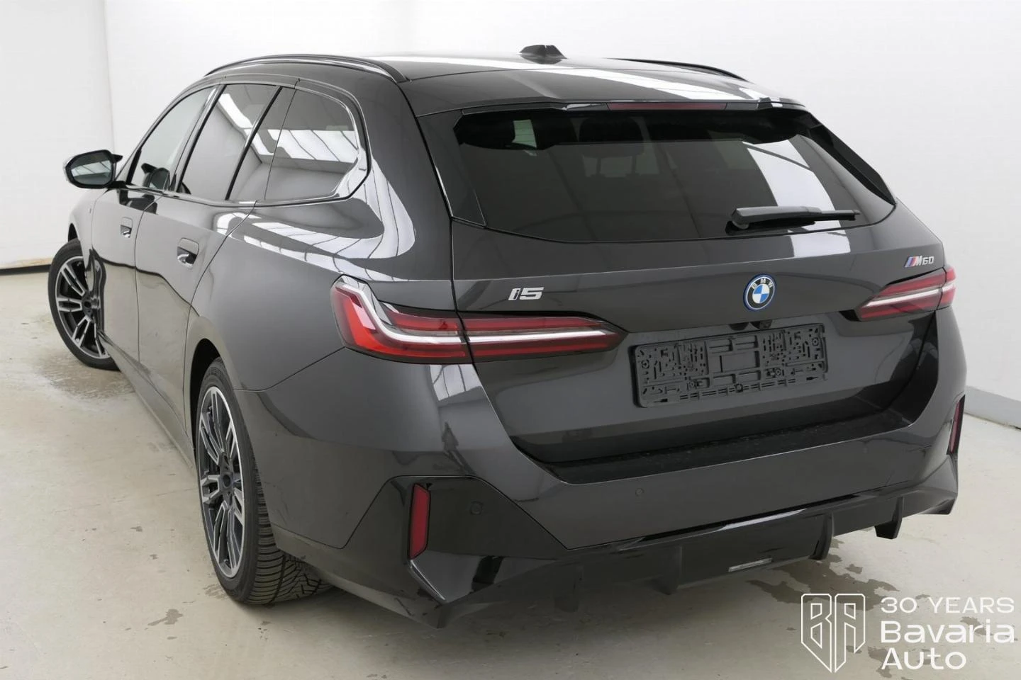 BMW i5 M60 xDrive Touring Automatic - изображение 2