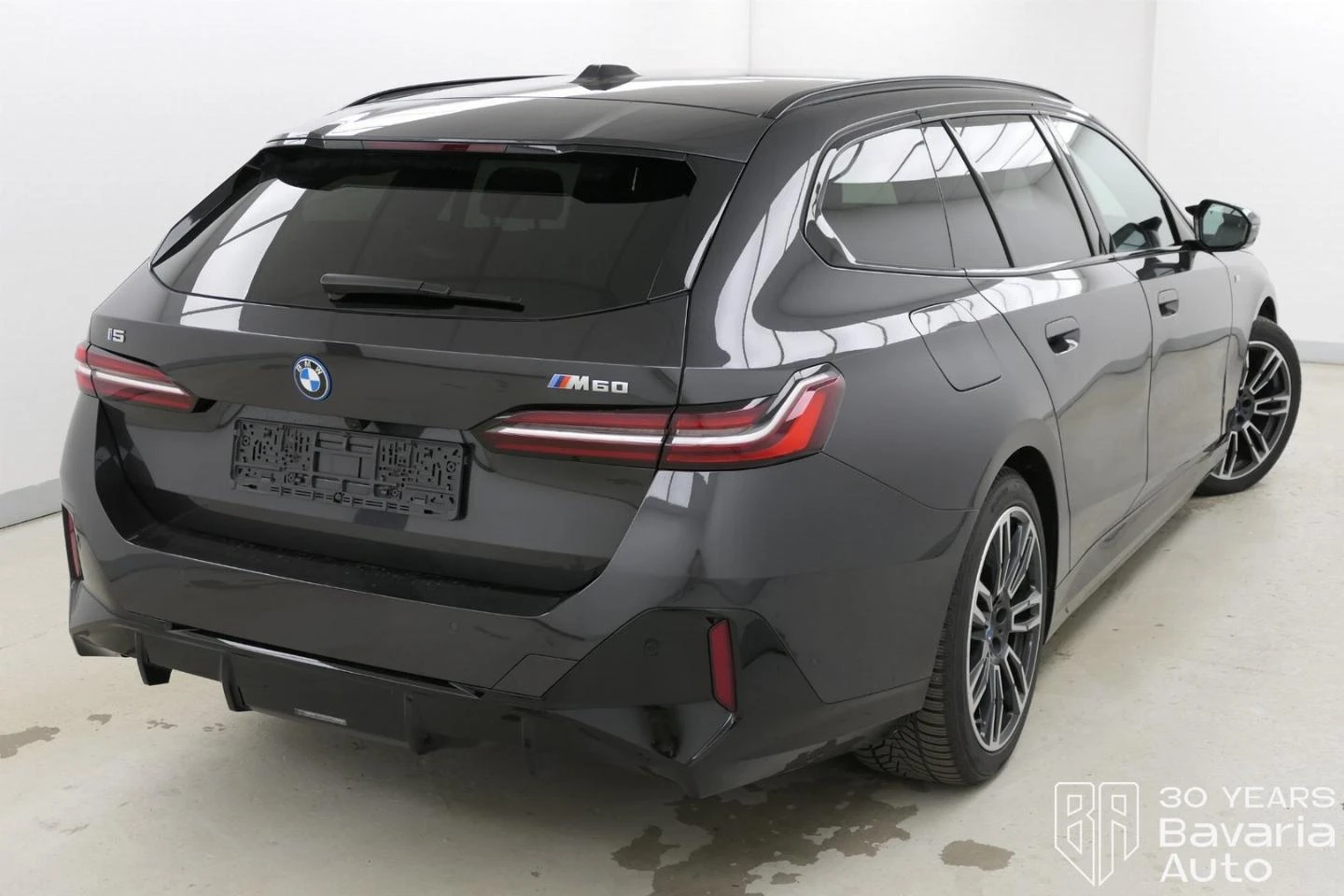 BMW i5 M60 xDrive Touring Automatic - изображение 3