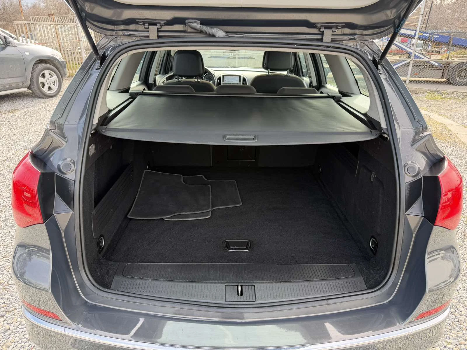 Opel Astra 1.6t/170k.c автоматик - изображение 9