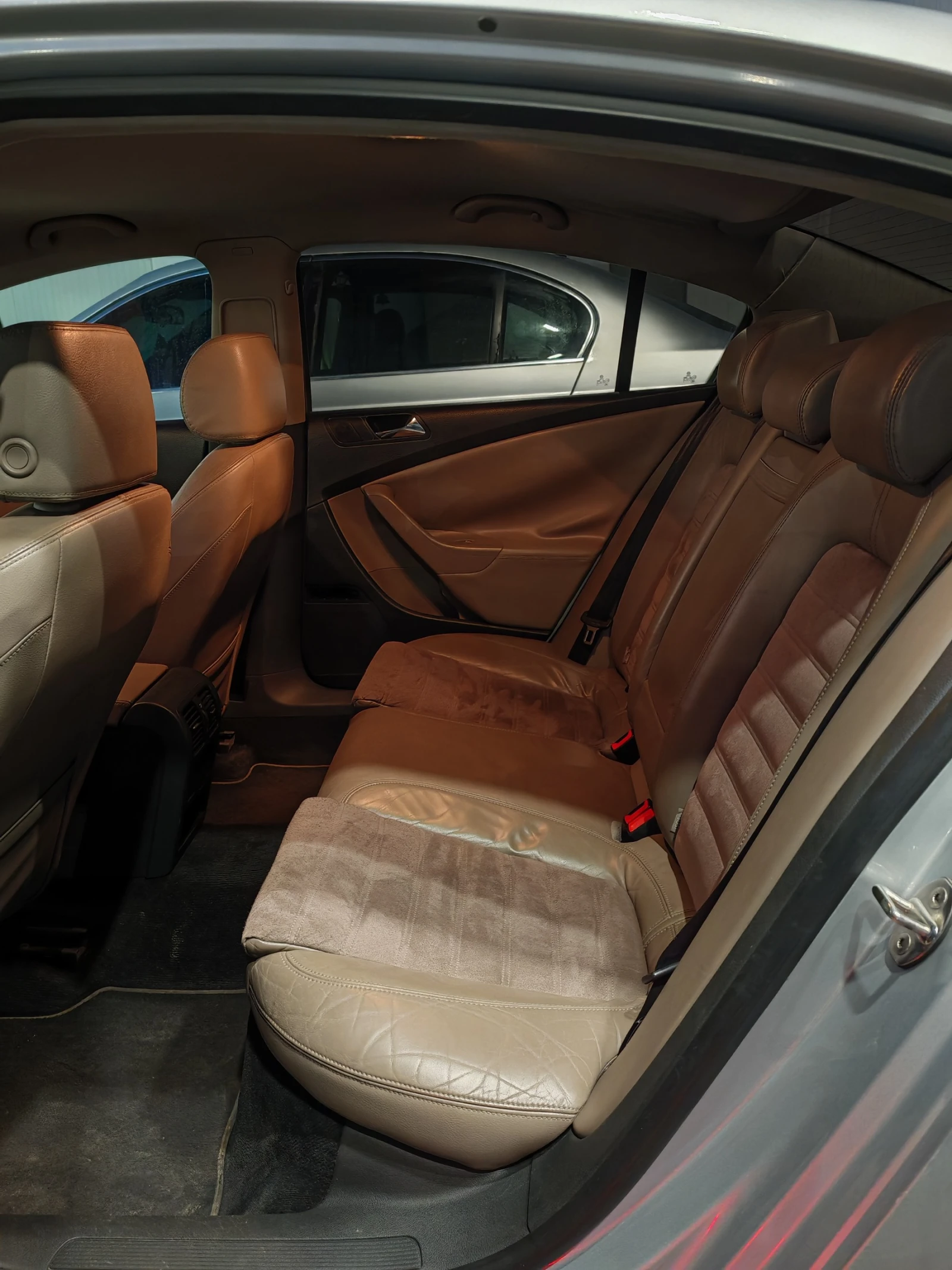 VW Passat Highline 2.0 FSI, снимка 7 - Автомобили и джипове - 53626652