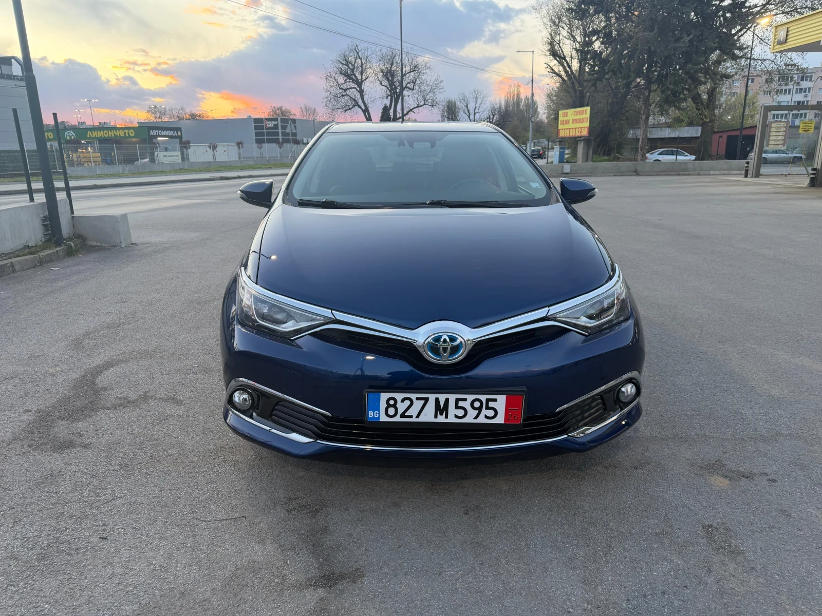 Toyota Auris  1.8 Hybrid Lounge, снимка 4 - Автомобили и джипове - 54151438