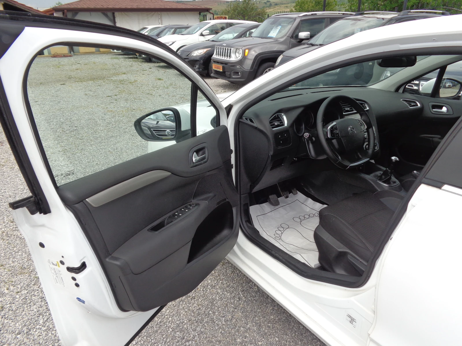 Citroen C4 1.6 HDI EURO 6, снимка 9 - Автомобили и джипове - 54868816