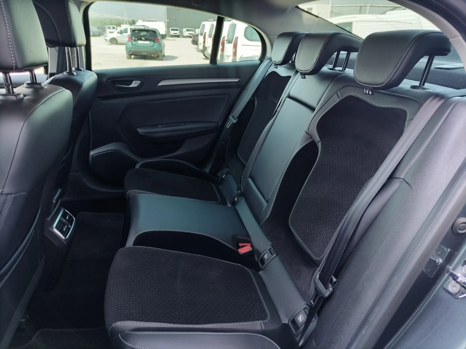 Renault Megane 1.3Tce/140к.с./ капариран, снимка 14 - Автомобили и джипове - 56103179