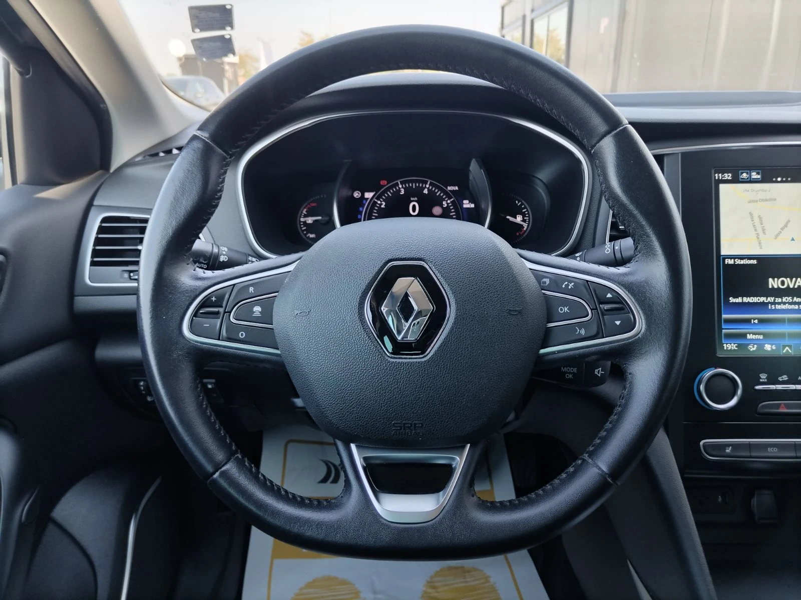 Renault Megane 1.3Tce/140к.с./ капариран, снимка 10 - Автомобили и джипове - 56103179