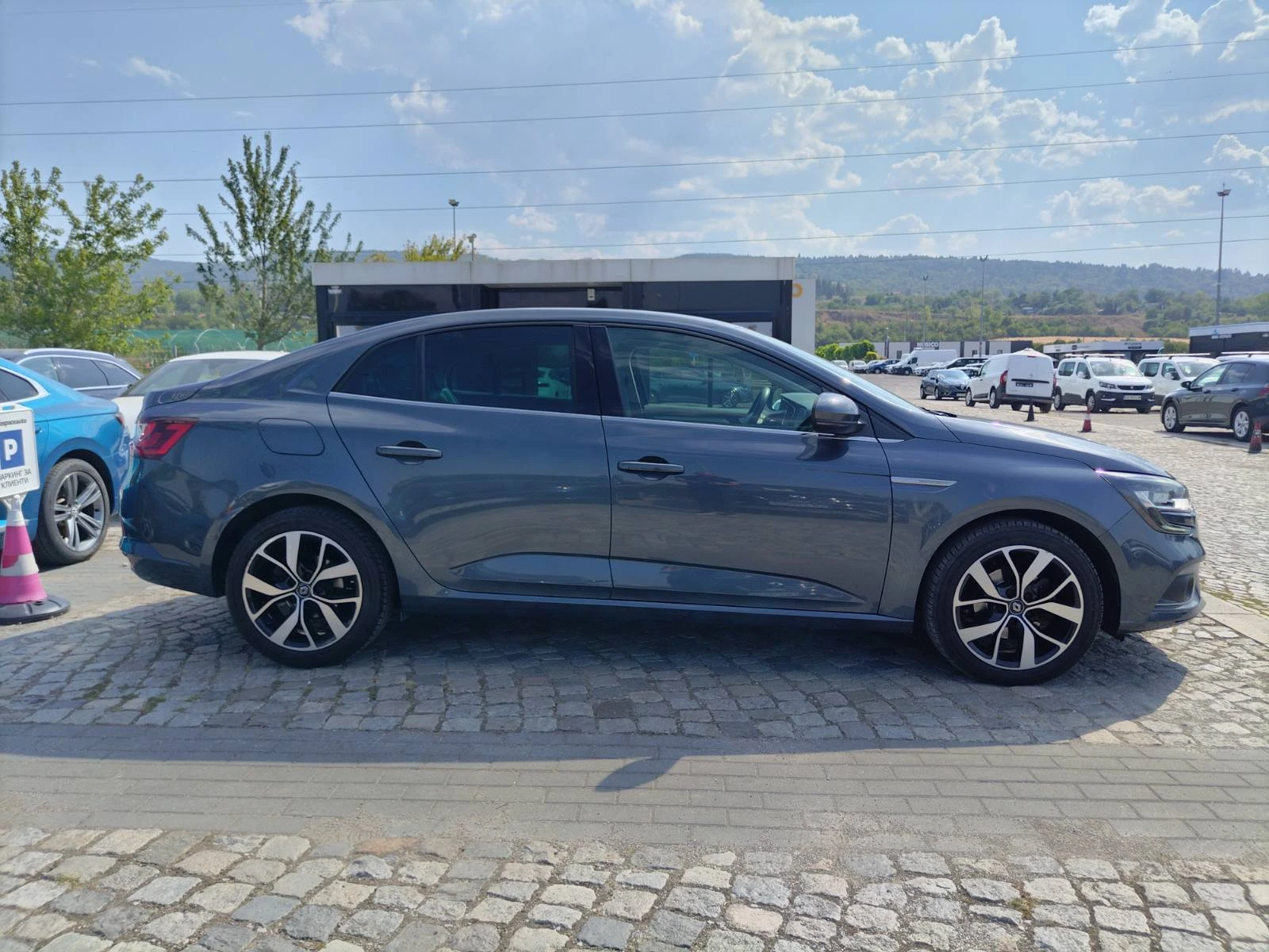 Renault Megane 1.3Tce/140к.с./ капариран, снимка 8 - Автомобили и джипове - 56103179