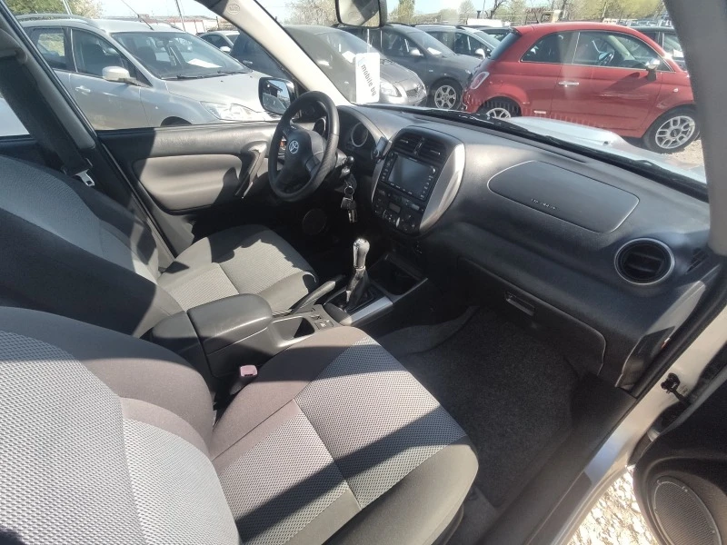 Toyota Rav4 2.0D4D, снимка 14 - Автомобили и джипове - 45208650