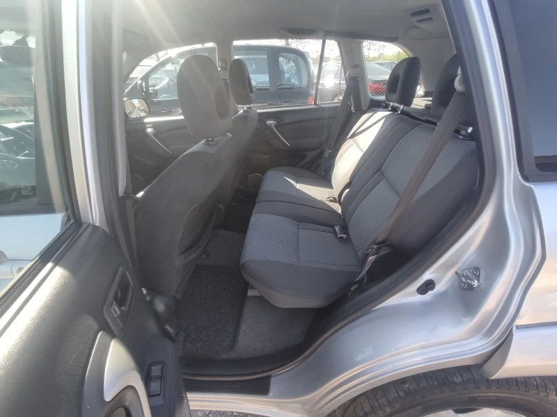 Toyota Rav4 2.0D4D, снимка 9 - Автомобили и джипове - 45208650