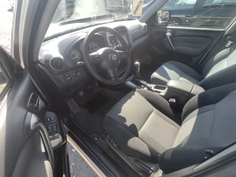 Toyota Rav4 2.0D4D, снимка 6 - Автомобили и джипове - 45208650