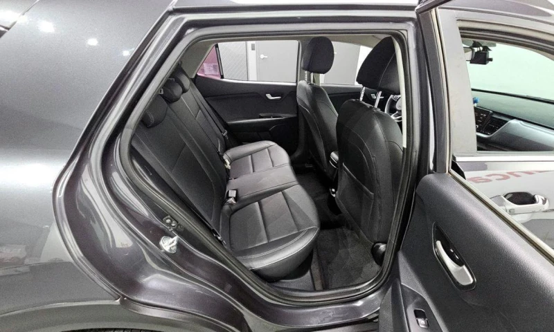 Kia Stonic 1.4 Trendy * НАЙ-ДОБРА ЦЕНА В БЪЛГАРИЯ* , снимка 12 - Автомобили и джипове - 52112605