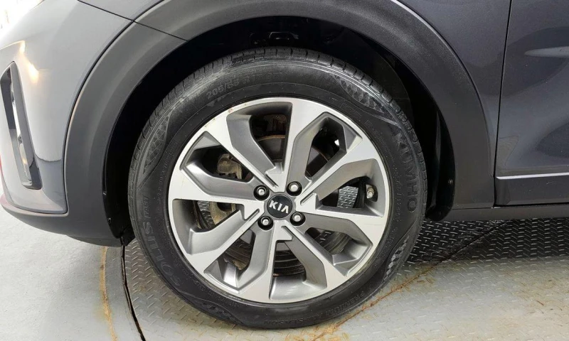 Kia Stonic 1.4 Trendy * НАЙ-ДОБРА ЦЕНА В БЪЛГАРИЯ* , снимка 5 - Автомобили и джипове - 52112605