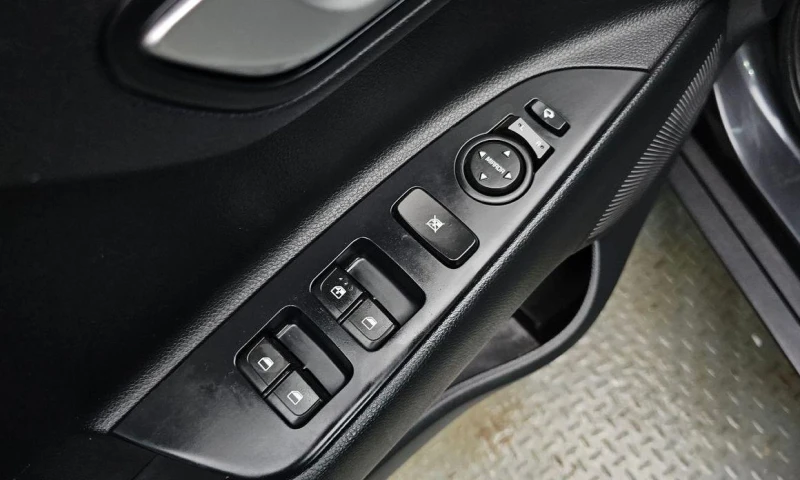 Kia Stonic 1.4 Trendy * НАЙ-ДОБРА ЦЕНА В БЪЛГАРИЯ* , снимка 14 - Автомобили и джипове - 52112605