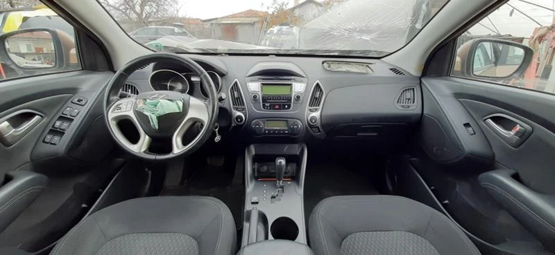 Hyundai IX35 2.0i 4x4, снимка 16 - Автомобили и джипове - 47403363