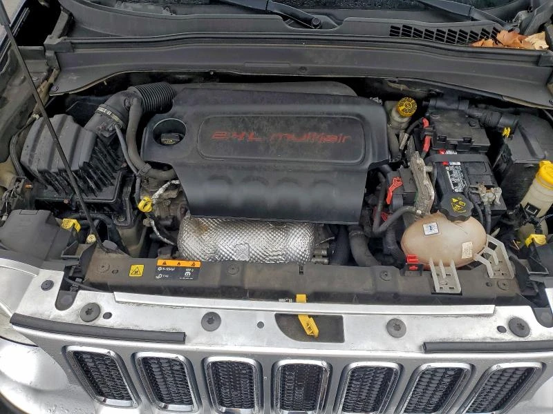 Jeep Renegade 2.4L 4 Front-wheel Drive, снимка 4 - Автомобили и джипове - 53120781