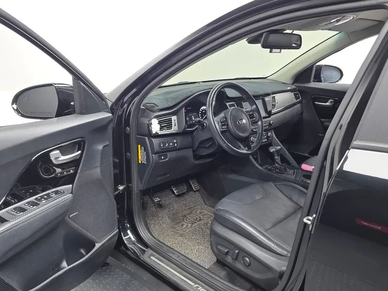 Kia Niro Noblesse, снимка 10 - Автомобили и джипове - 56532474