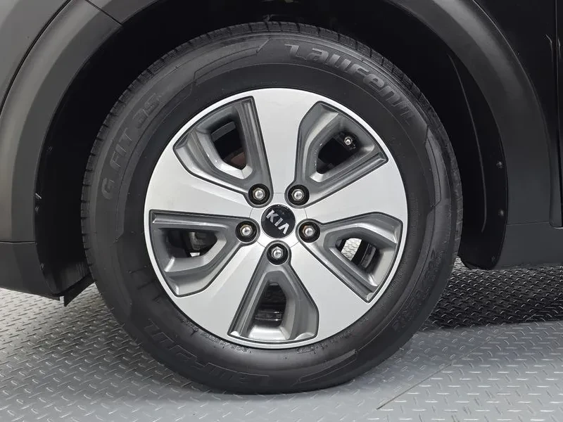 Kia Niro Noblesse, снимка 5 - Автомобили и джипове - 56532474