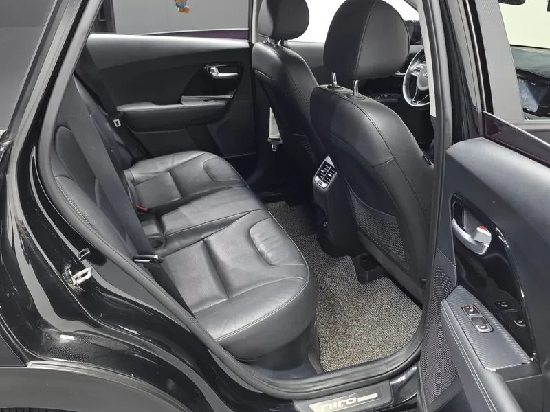 Kia Niro Noblesse, снимка 11 - Автомобили и джипове - 56532474
