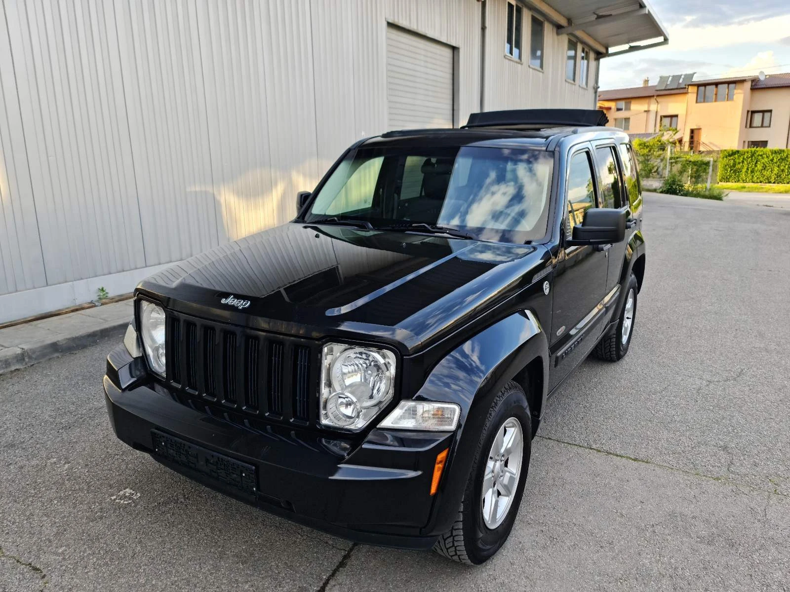 Jeep Cherokee LIBERTY 4WD 3.7 Бензин - изображение 5