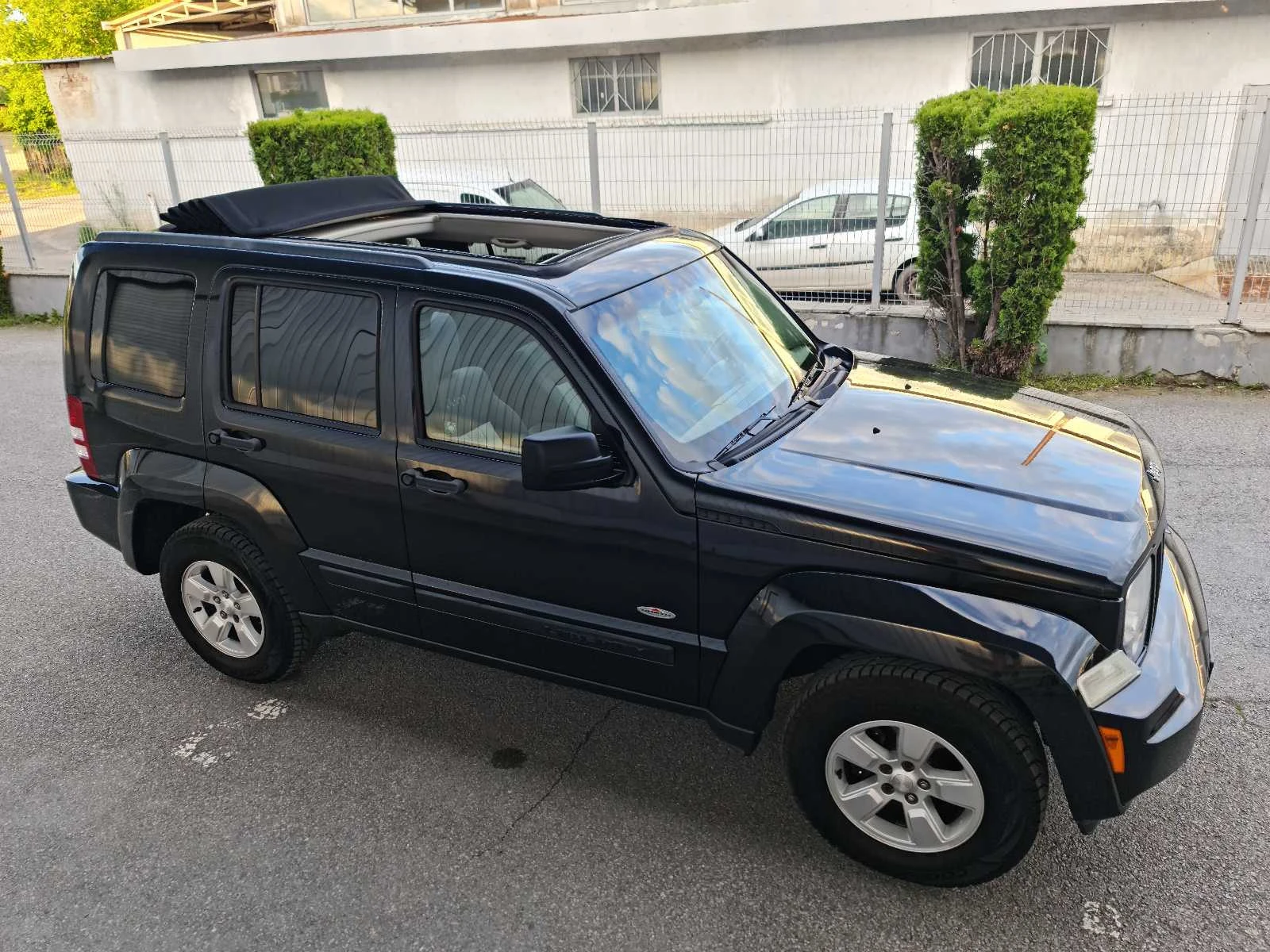 Jeep Cherokee LIBERTY 4WD 3.7 Бензин - изображение 7