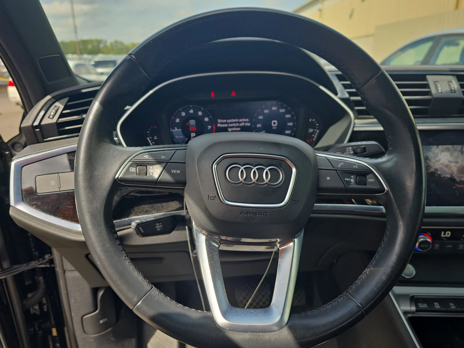 Audi Q3 Premium S-Line* Matrix* Диг.табло* Дистроник* Пано - изображение 9