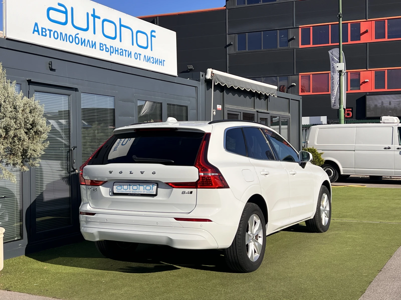 Volvo XC60 MOMENTUM PRO/2.0В4/197К.С./8АТ/ГАРАНЦИЯ - изображение 4