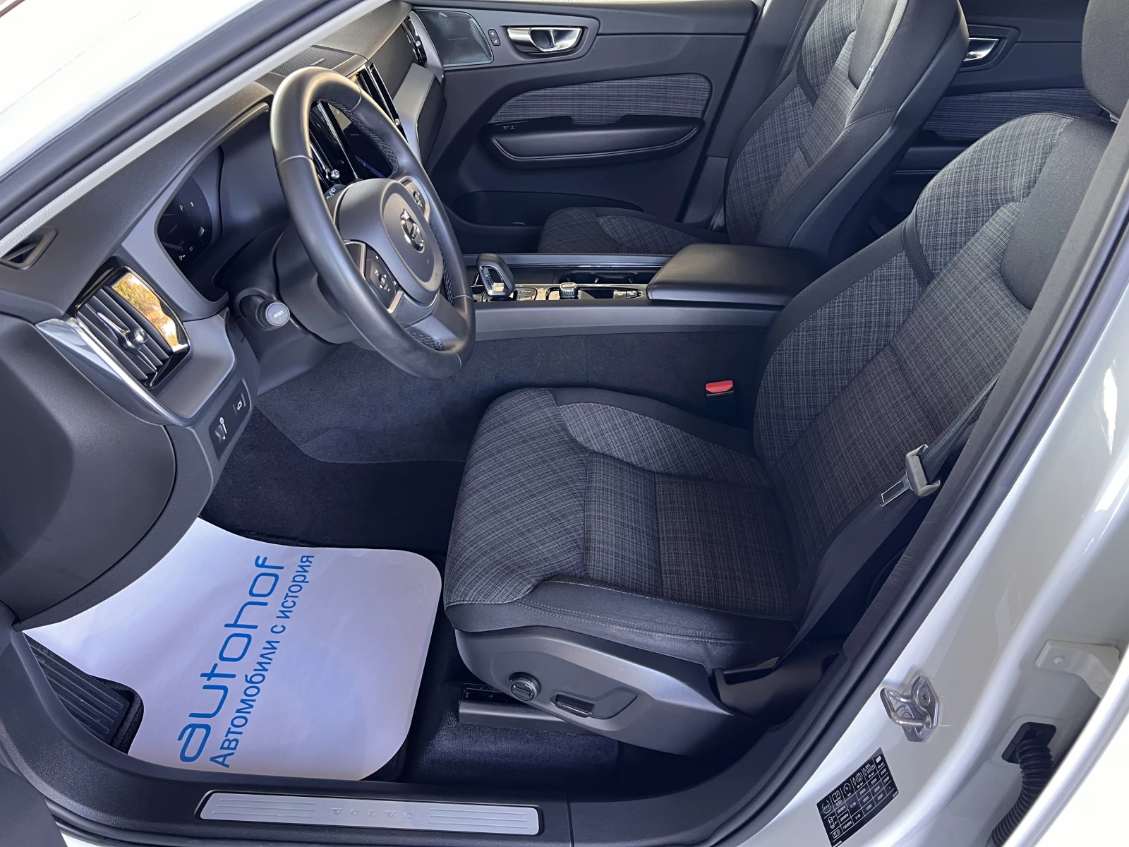 Volvo XC60 MOMENTUM PRO/2.0В4/197К.С./8АТ/ГАРАНЦИЯ - изображение 8