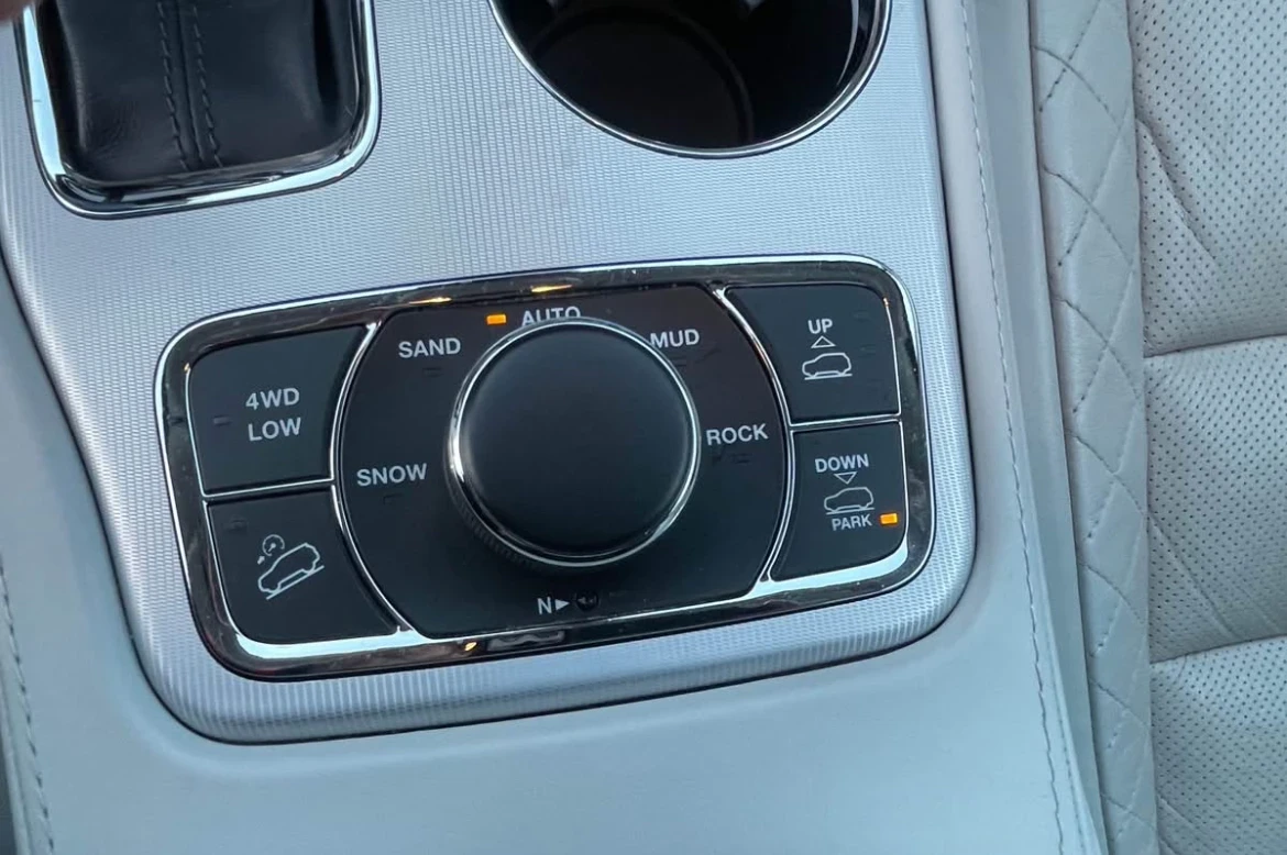 Jeep Grand cherokee SUMMIT * * 5.7 * * CARFAX * * АВТО КРЕДИТ * *  - изображение 10