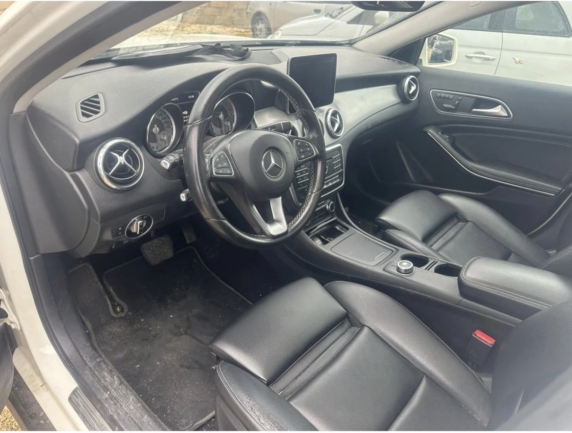 Mercedes-Benz GLA 200 Автомат панорама - изображение 4