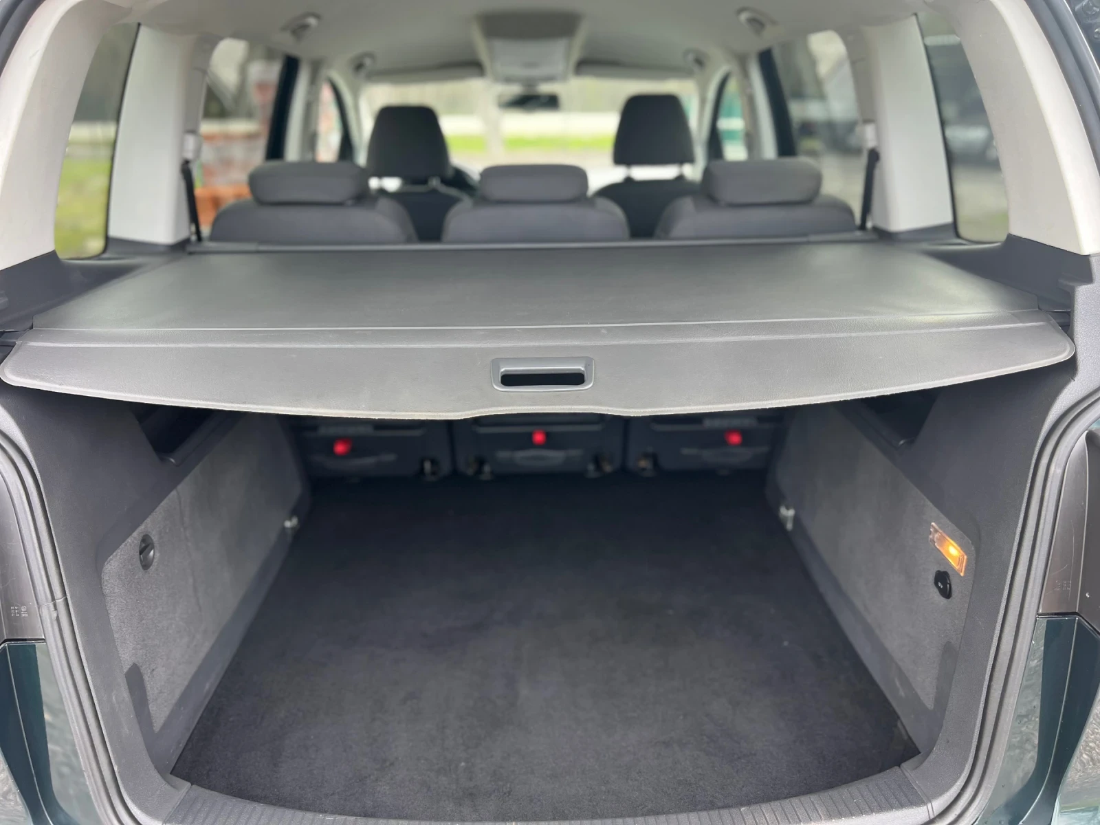 VW Touran 2000ТDI 140 kc , снимка 10 - Автомобили и джипове - 53639753