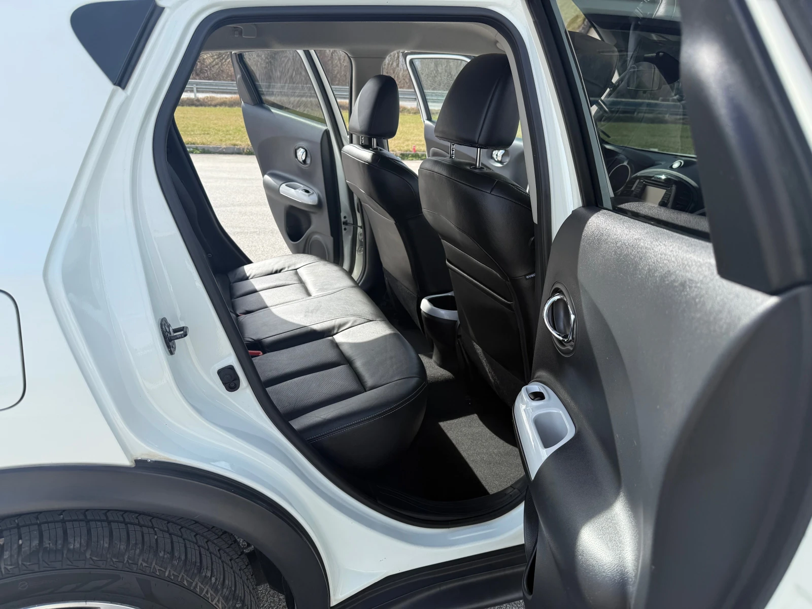 Nissan Juke 1.6i-нави-кожа-обслужен, снимка 13 - Автомобили и джипове - 54218568